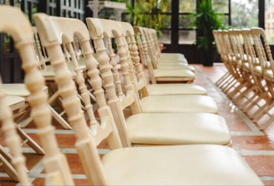 O que considerar ao escolher cadeiras para eventos com longas durações?